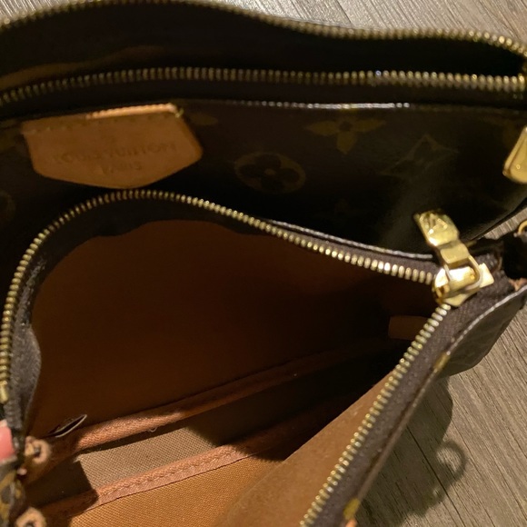 Louis Vuitton Crossbody Bag - Picture 9 of 14